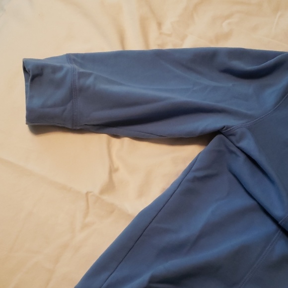 Sweatshirt. - Picture 3 of 3